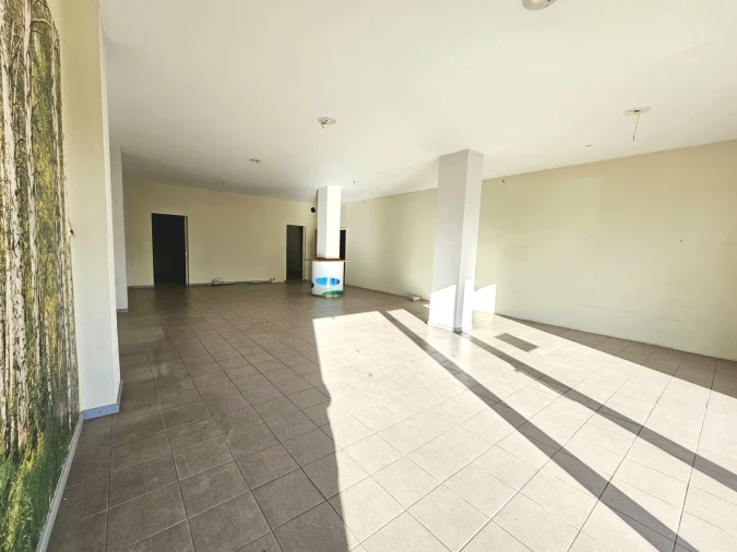 Loja para Arrendamento em Sé, Santa Maria e Meixedo Foto 2