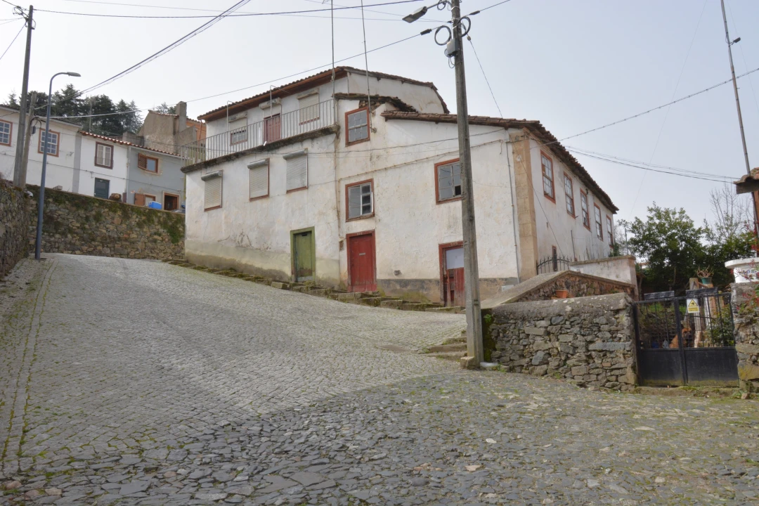 Moradia T5 para Venda em Sé, Santa Maria e Meixedo Foto 1