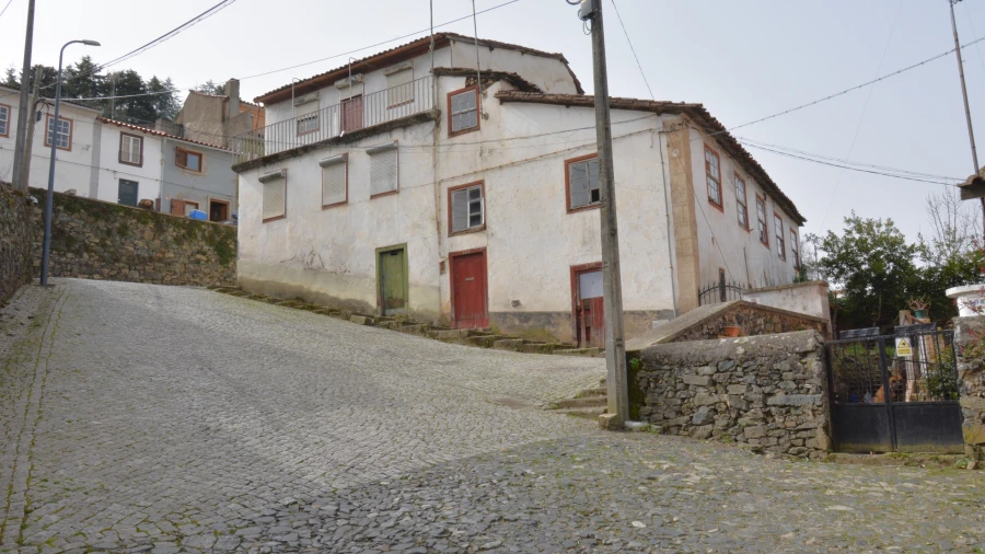 Moradia T5 para Venda em Sé, Santa Maria e Meixedo