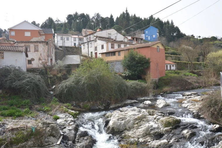 Moradia T2 para Venda em Sé, Santa Maria e Meixedo Foto 2