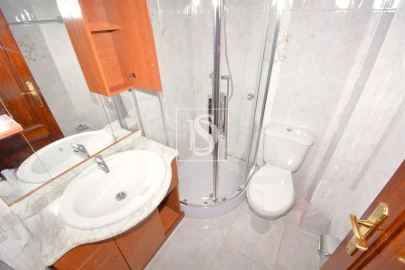 Apartamento T3 para Arrendamento em Sé, Santa Maria e Meixedo