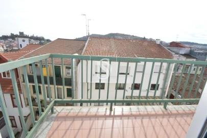 Apartamento T3 para Arrendamento em Sé, Santa Maria e Meixedo