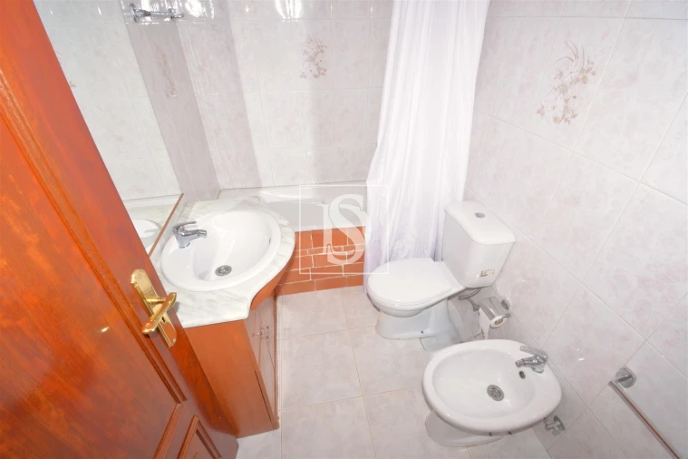 Apartamento T3 para Arrendamento em Sé, Santa Maria e Meixedo Foto 8