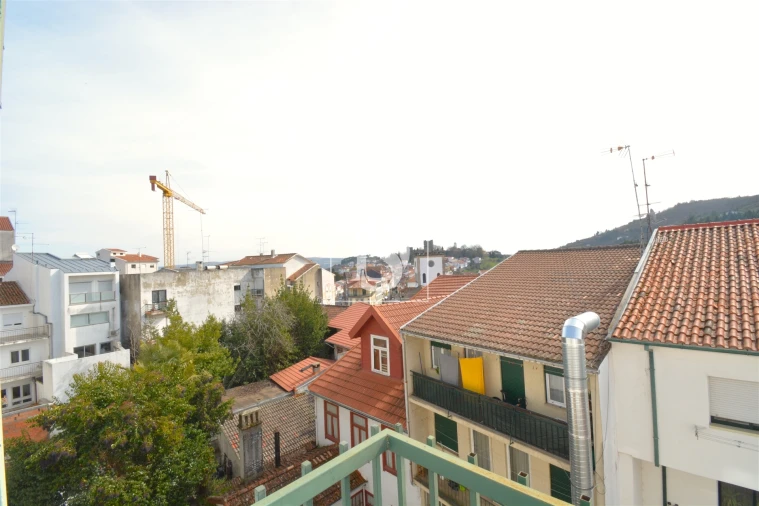 Apartamento T3 para Arrendamento em Sé, Santa Maria e Meixedo Foto 5