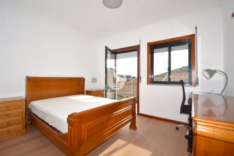 Apartamento T3 para Arrendamento em Sé, Santa Maria e Meixedo Foto 4