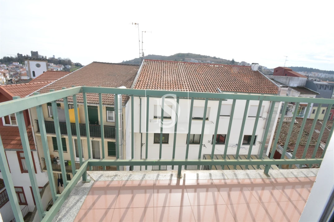Apartamento T3 para Arrendamento em Sé, Santa Maria e Meixedo Foto 7