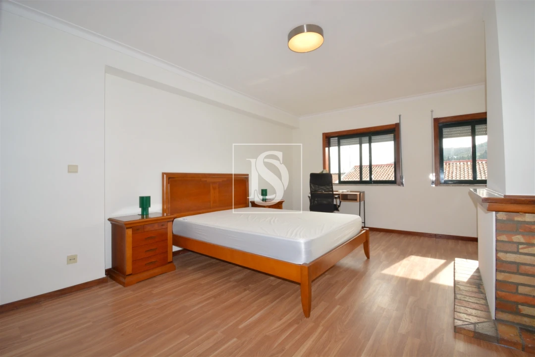 Apartamento T3 para Arrendamento em Sé, Santa Maria e Meixedo Foto 3