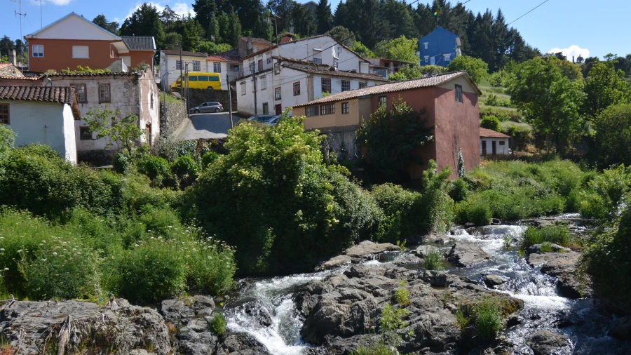 Moradia T0 para Venda em Sé, Santa Maria e Meixedo