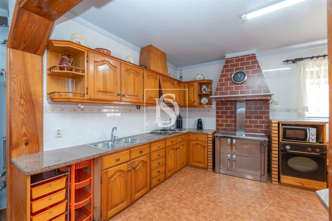 Moradia T3 para Venda em Alqueidão Foto 4