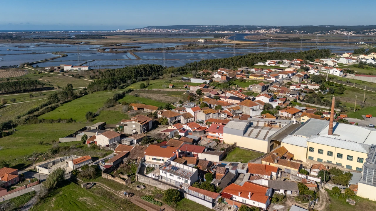 Moradia T7 para Venda em Alqueidão Foto 11