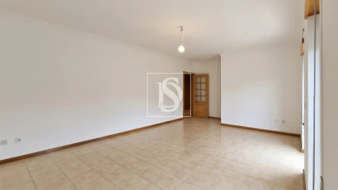 Apartamento T3 para Venda em Santa Clara e Castelo Viegas