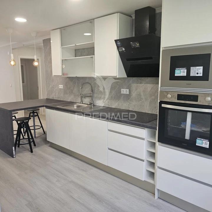 Apartamento T2 para Venda em Benfica Foto 3