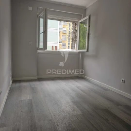 Apartamento T2 para Venda em Benfica