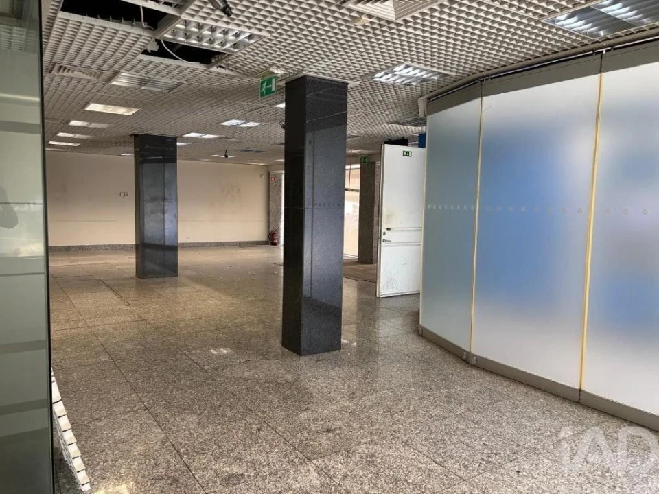 Loja para Venda em Póvoa de Santo Adrião e Olival Basto Foto 4