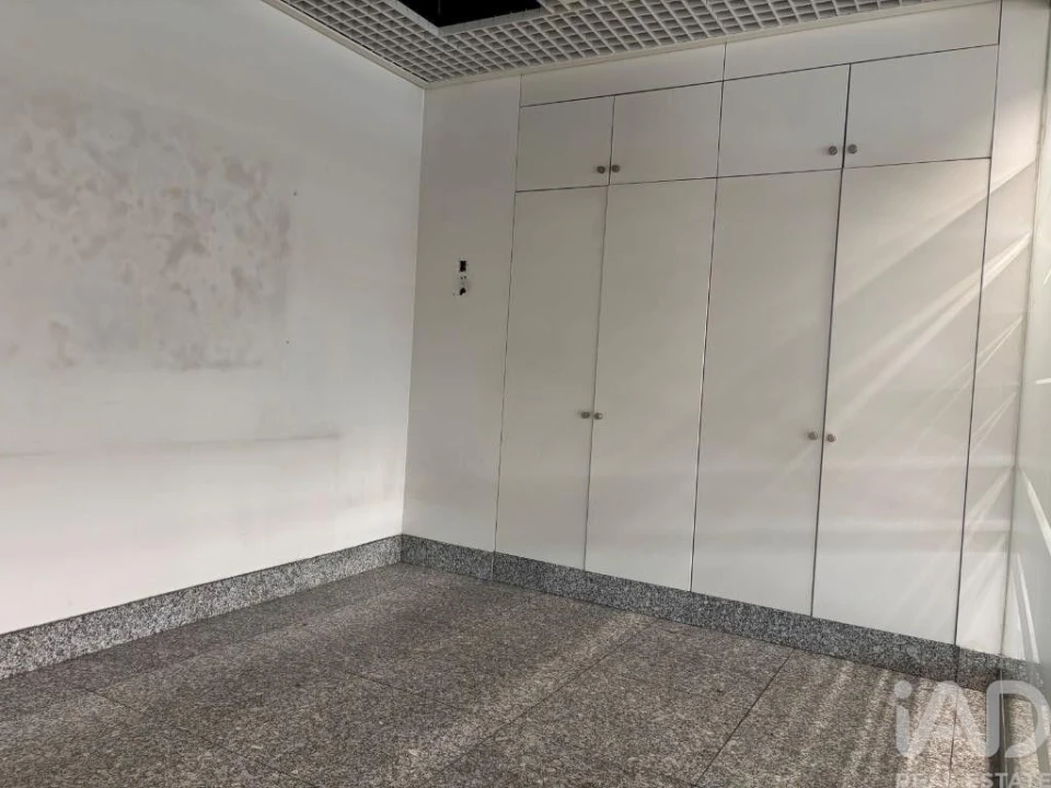 Loja para Venda em Póvoa de Santo Adrião e Olival Basto Foto 7