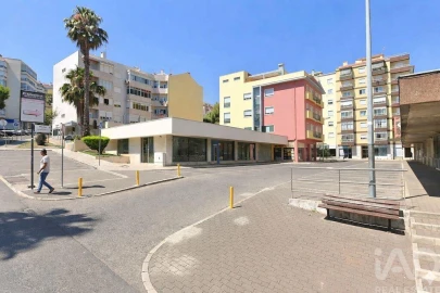 Loja para Venda em Póvoa de Santo Adrião e Olival Basto