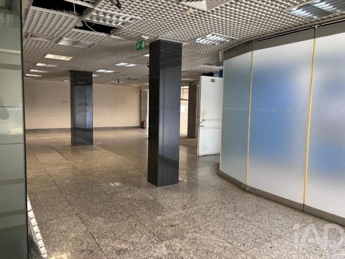 Loja para Venda em Póvoa de Santo Adrião e Olival Basto Foto 4