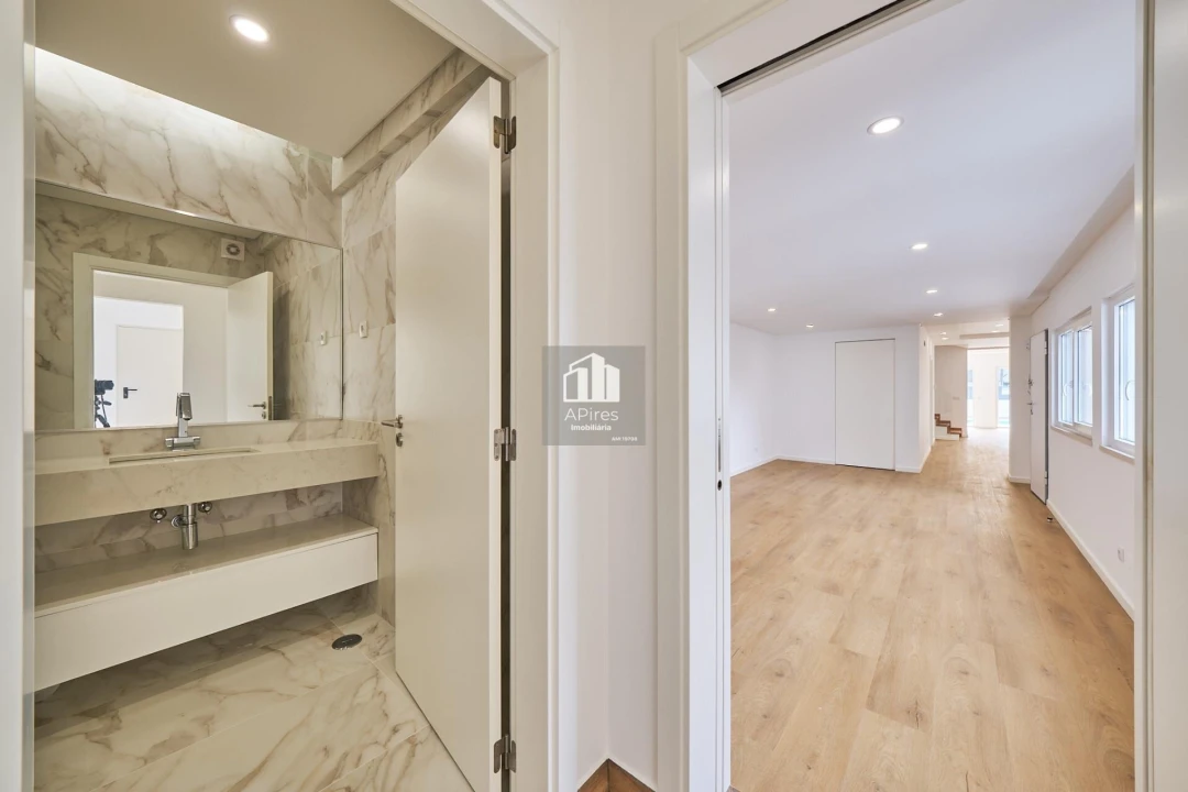 Moradia T5 para Venda em Costa da Caparica Foto 10