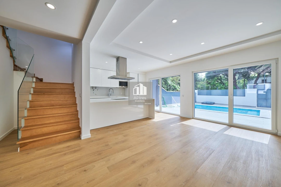 Moradia T5 para Venda em Costa da Caparica Foto 18