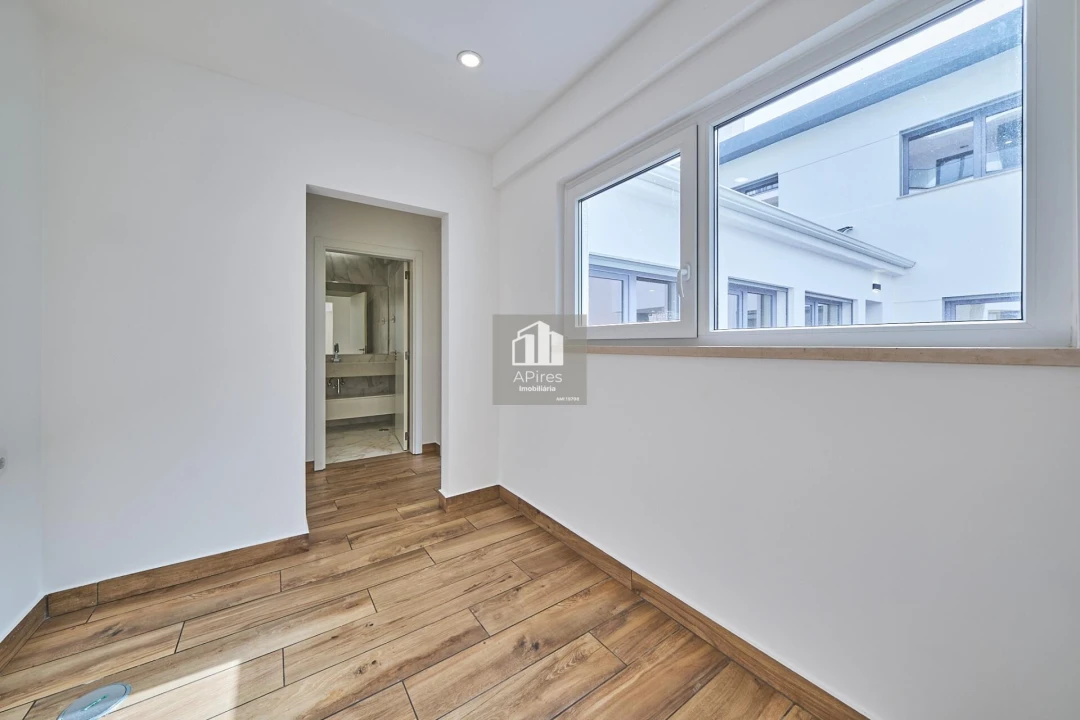 Moradia T5 para Venda em Costa da Caparica Foto 14