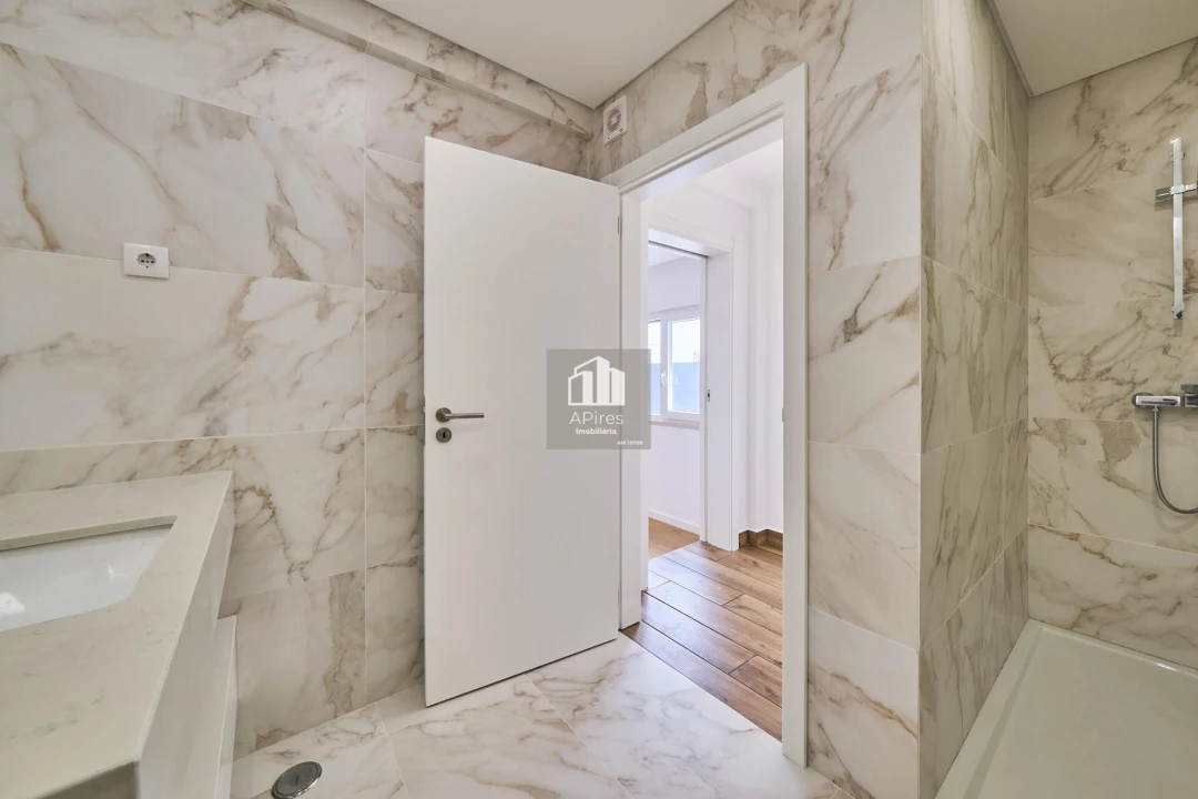 Moradia T5 para Venda em Costa da Caparica Foto 11