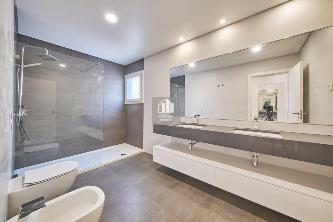 Moradia T5 para Venda em Costa da Caparica Foto 30