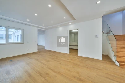 Moradia T5 para Venda em Costa da Caparica