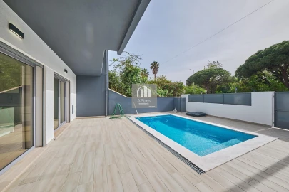 Moradia T5 para Venda em Costa da Caparica