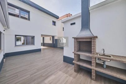 Moradia T5 para Venda em Costa da Caparica