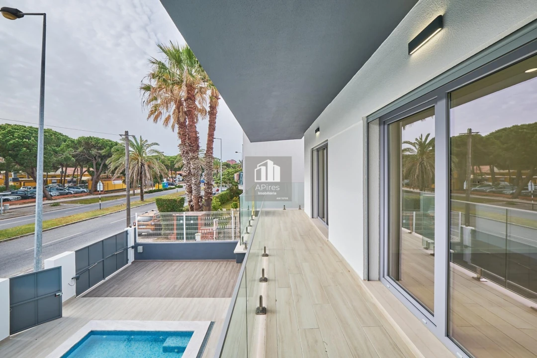 Moradia T5 para Venda em Costa da Caparica Foto 36