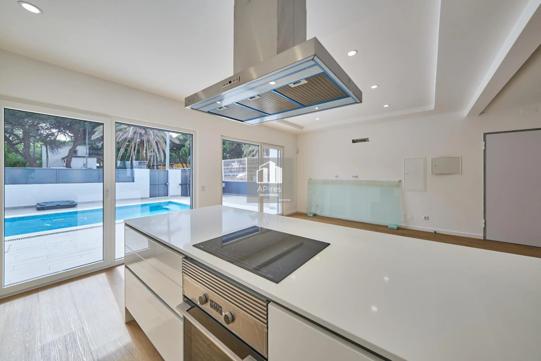 Moradia T5 para Venda em Costa da Caparica Foto 22