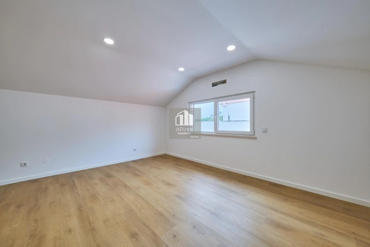 Moradia T5 para Venda em Costa da Caparica Foto 41