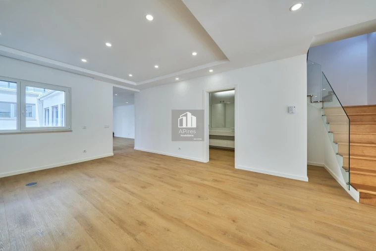 Moradia T5 para Venda em Costa da Caparica Foto 16