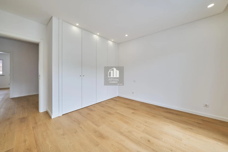 Moradia T5 para Venda em Costa da Caparica Foto 39