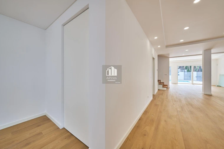 Moradia T5 para Venda em Costa da Caparica Foto 8