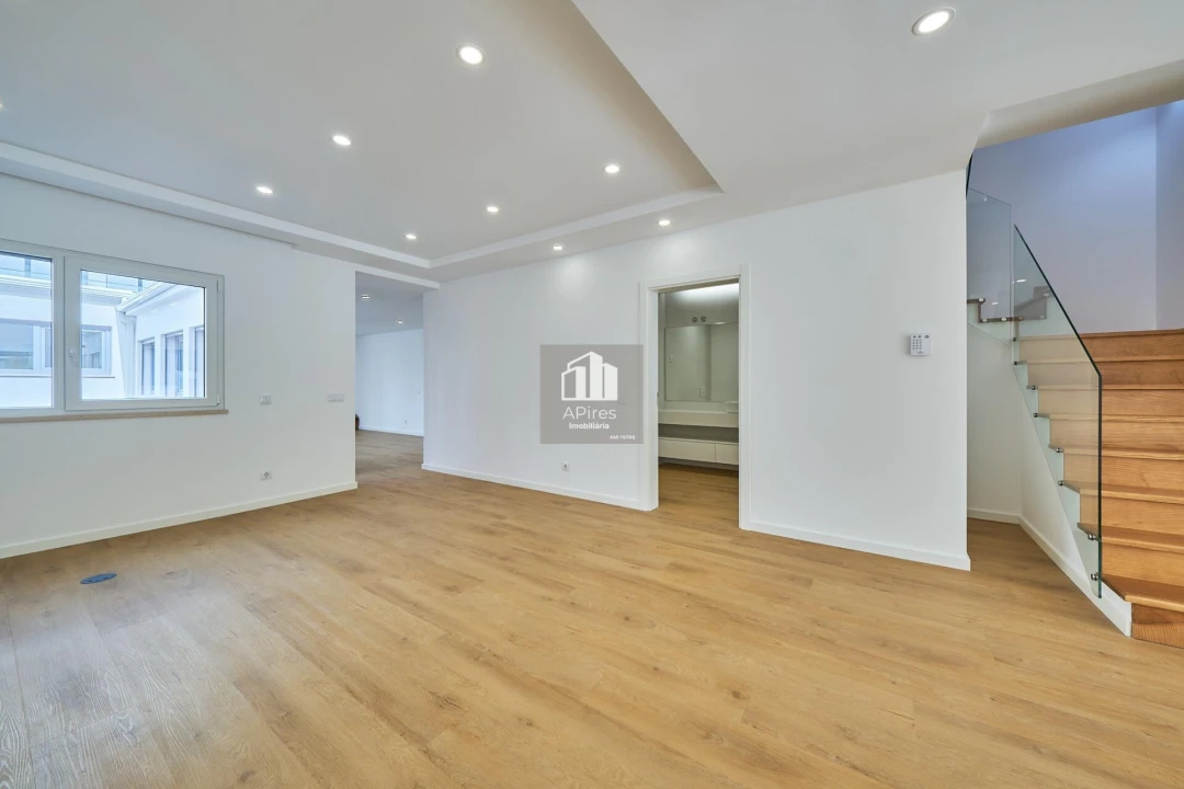 Moradia T5 para Venda em Costa da Caparica Foto 16