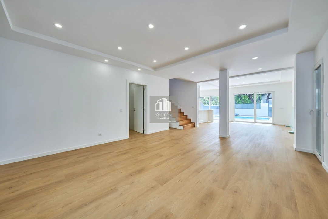 Moradia T5 para Venda em Costa da Caparica Foto 15