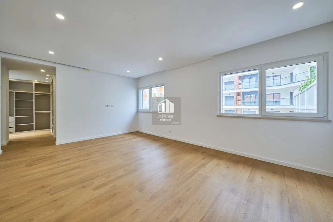 Moradia T5 para Venda em Costa da Caparica Foto 27