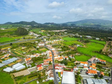 Moradia T3 para Venda em Rosto do Cão (Livramento)