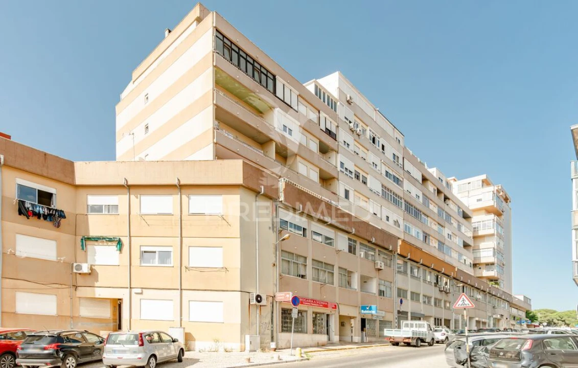 Apartamento T3 para Venda em Laranjeiro e Feijó Foto 2