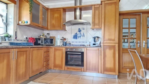 Moradia T4 para Venda em Pedreiras