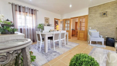 Moradia T4 para Venda em Pedreiras