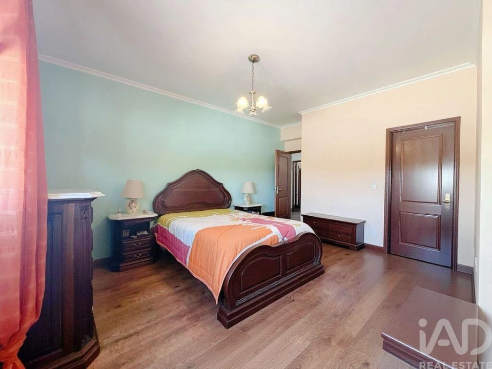 Moradia T4 para Venda em Vilar de Nantes Foto 14