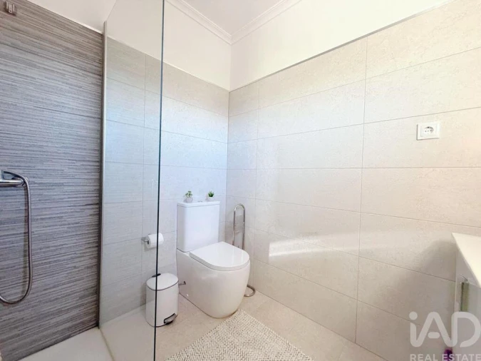 Moradia T4 para Venda em Vilar de Nantes Foto 6