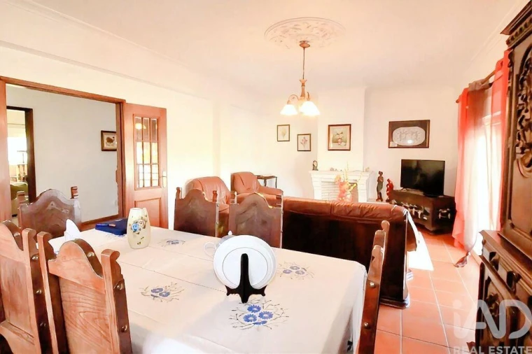 Moradia T4 para Venda em Vilar de Nantes Foto 10