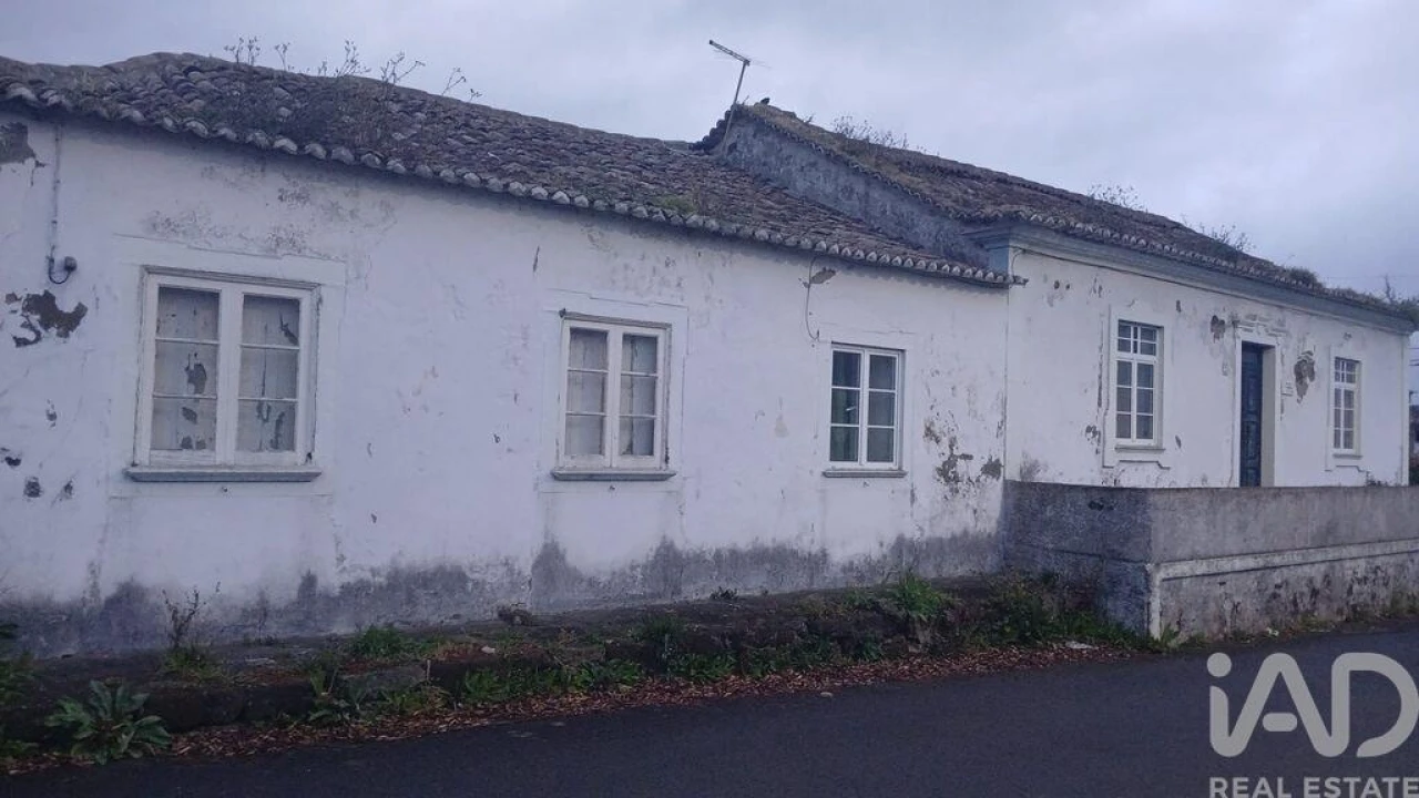 Moradia T4 para Venda em Lajes Foto 1