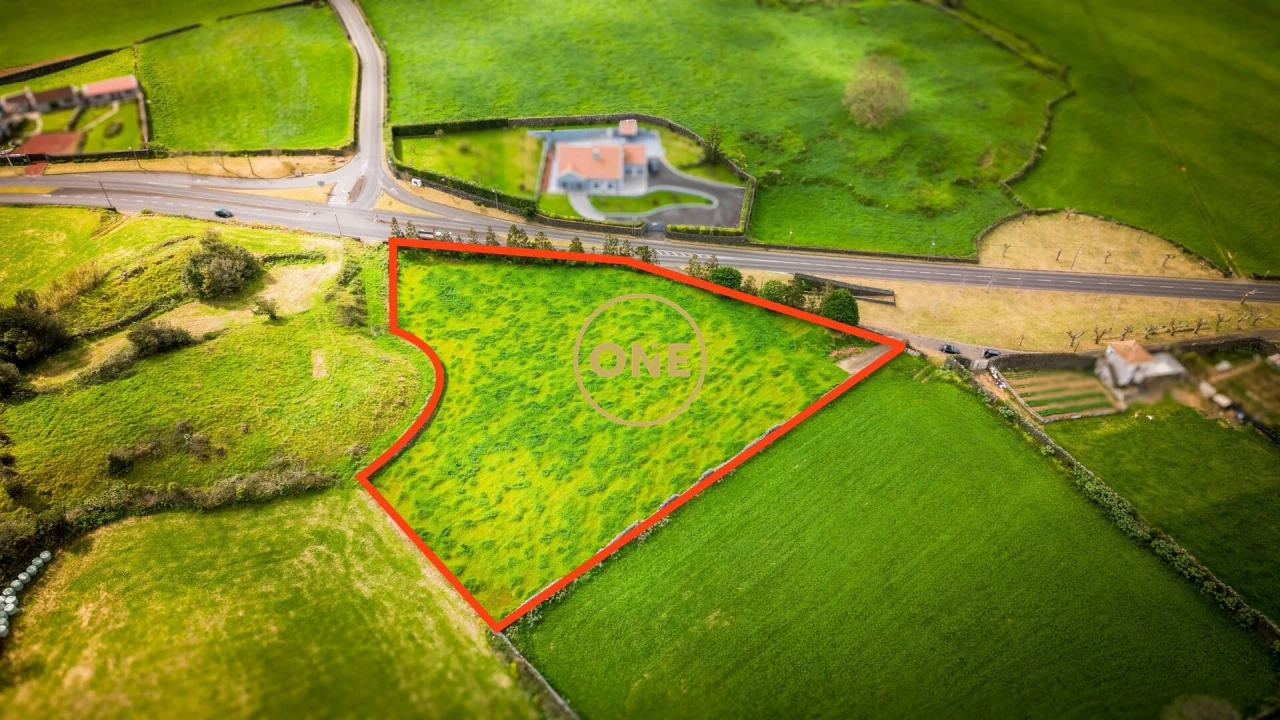 Terreno para Venda em Pico da Pedra Foto 1