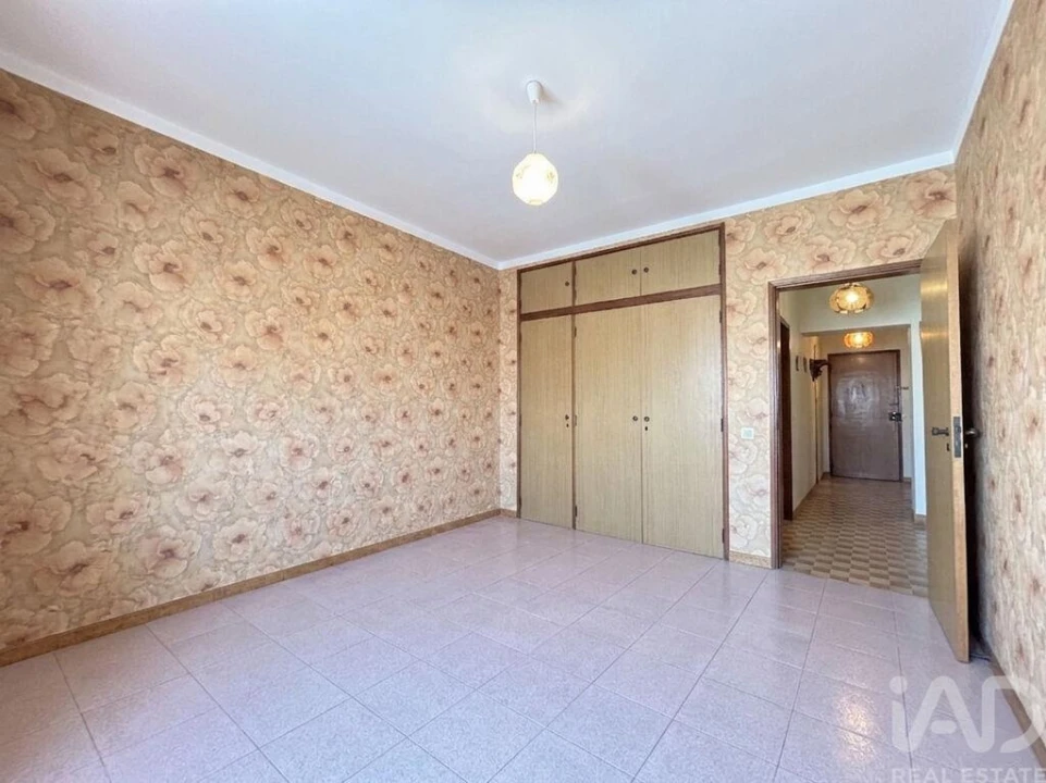 Apartamento T1 para Venda em Quarteira Foto 6