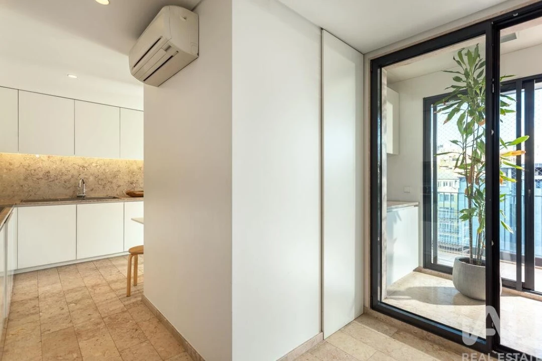 Apartamento T6 para Venda em Avenidas Novas Foto 8