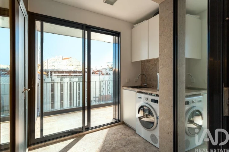 Apartamento T6 para Venda em Avenidas Novas Foto 13